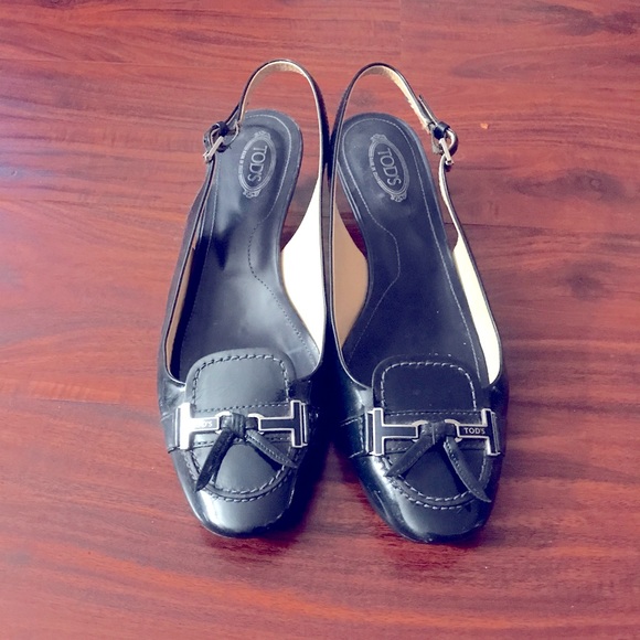 Tod’s Navy Enamel Chanel Kitten Heel Slingbacks - Picture 2 of 16